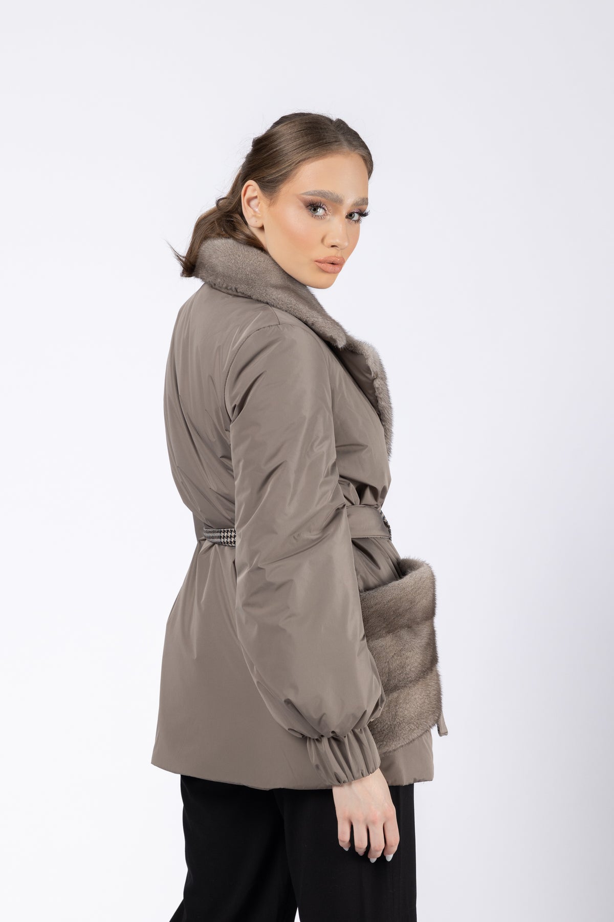 Jacke mit Nerzpelzkragen