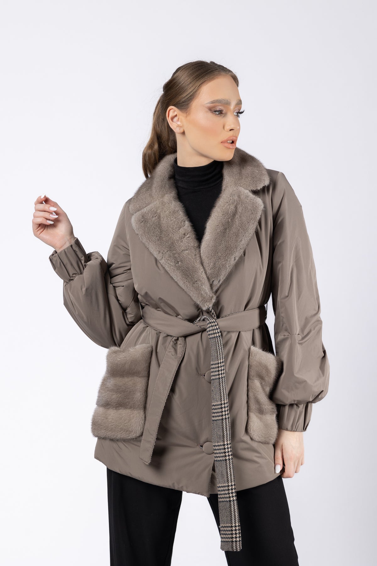 Jacke mit Nerzpelzkragen