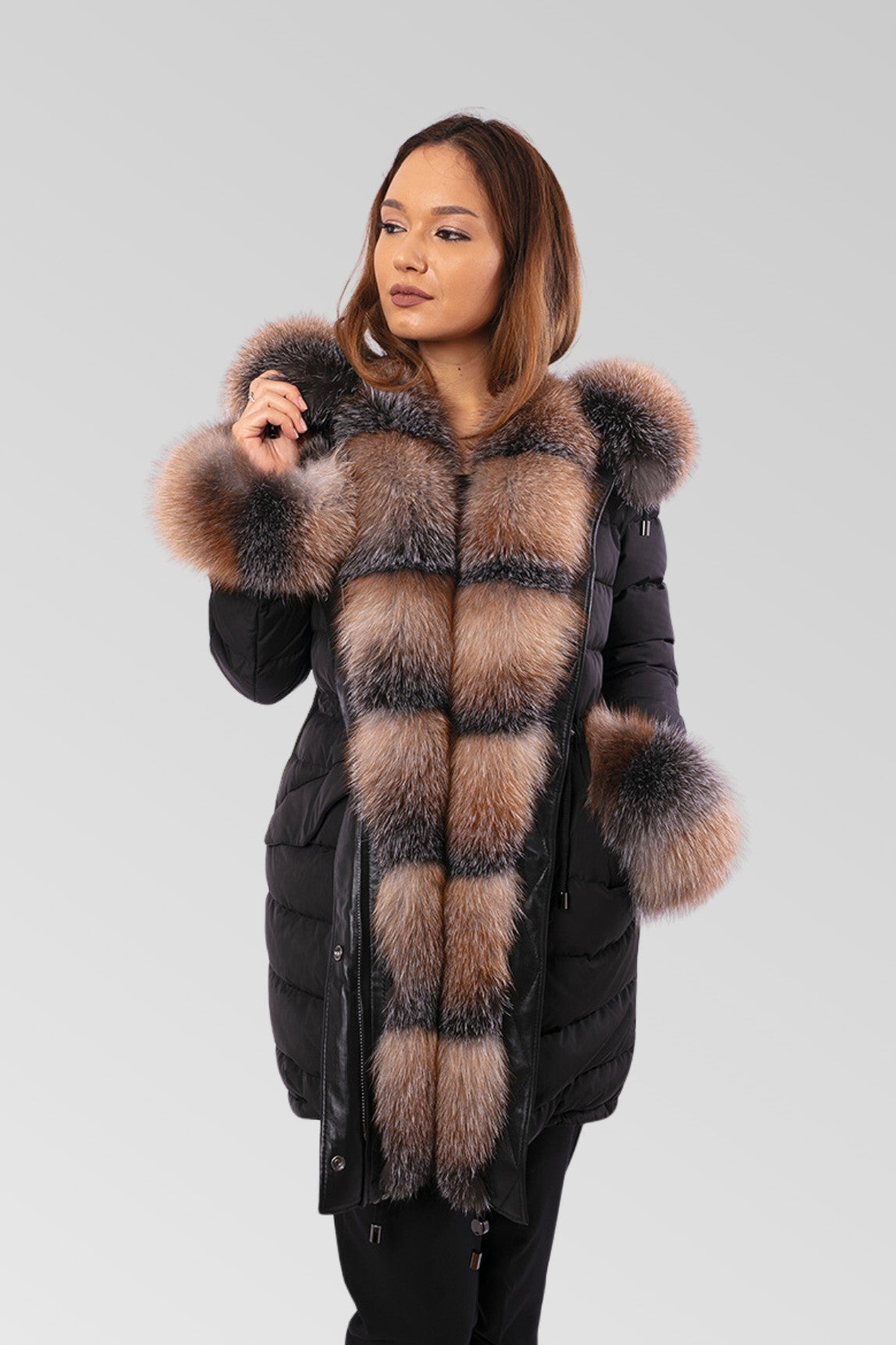 Wasserdichte Damen-Parka-Jacke aus Obsidian und Braun Frost 150 mit natürlicher Daunenfüllung aus Fuchspelz