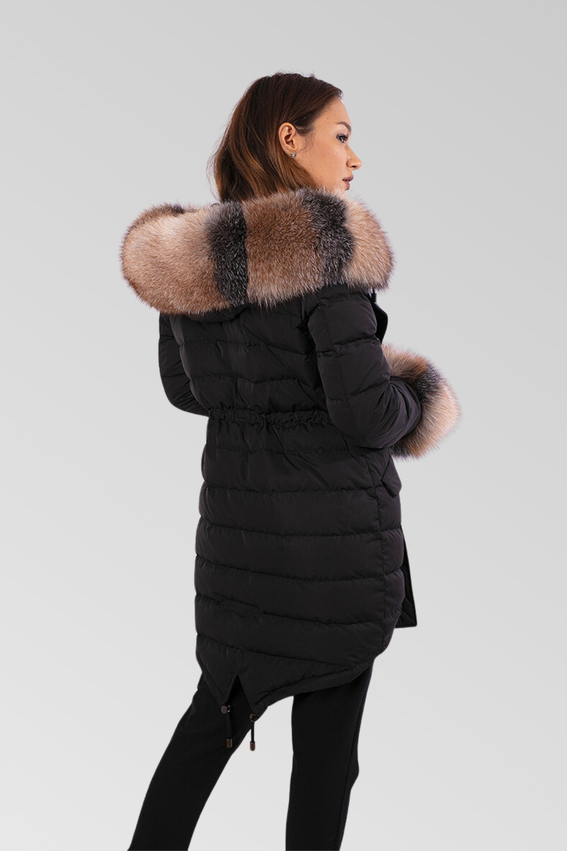 Wasserdichte Damen-Parka-Jacke aus Obsidian und Braun Frost 150 mit natürlicher Daunenfüllung aus Fuchspelz