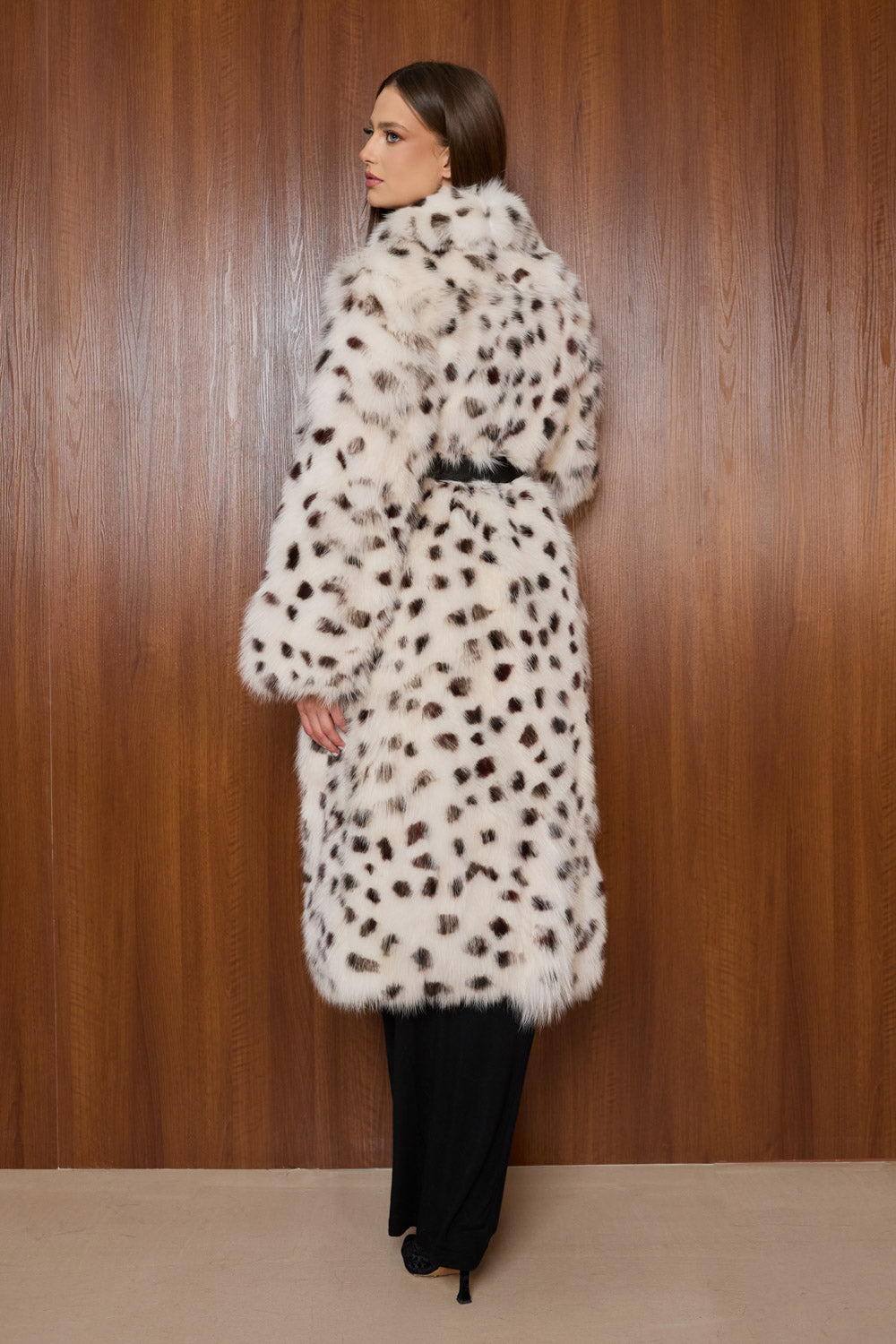 manteau en fourrure naturelle de renard blanc à taches noires Mareus
