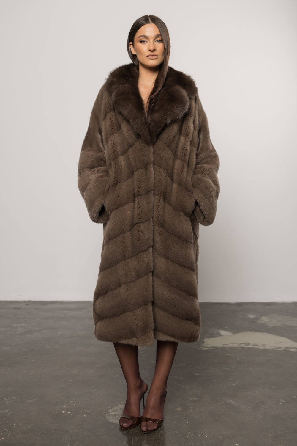 Manteau en fourrure de vison naturel avec col en zibeline, femmes, Taupe Sable 427