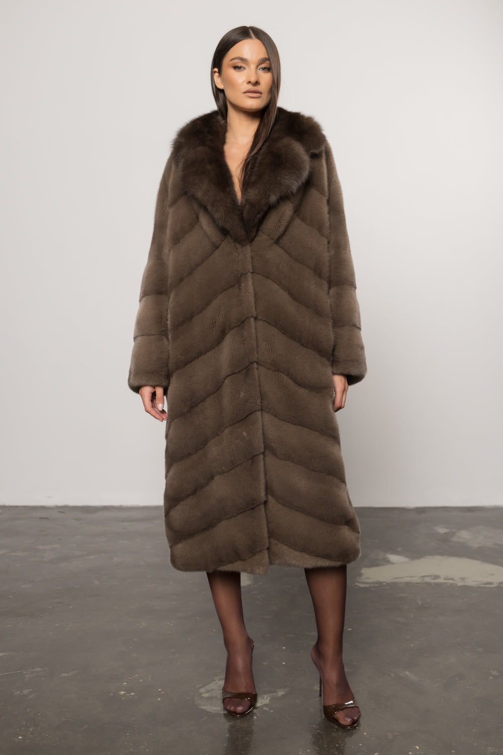 Manteau en fourrure de vison naturel avec col en zibeline, femmes, Taupe Sable 427