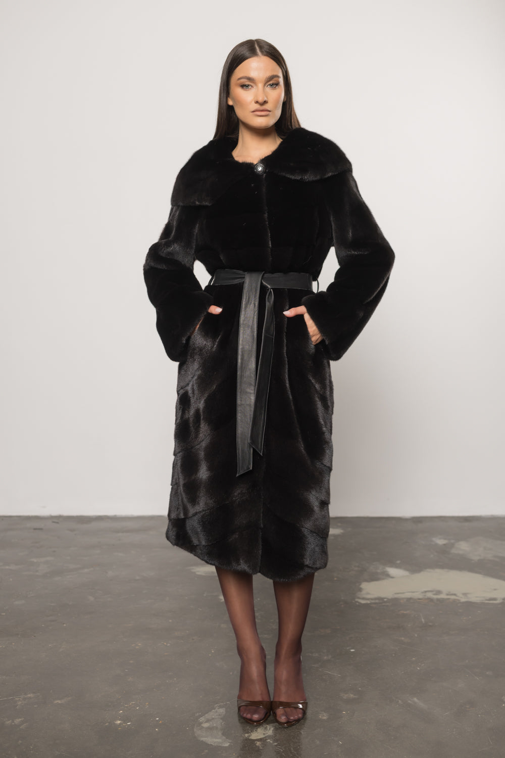 Cappotto in pelliccia naturale di visone Blackglama, con cappuccio e cintura in pelle, Diamond 424