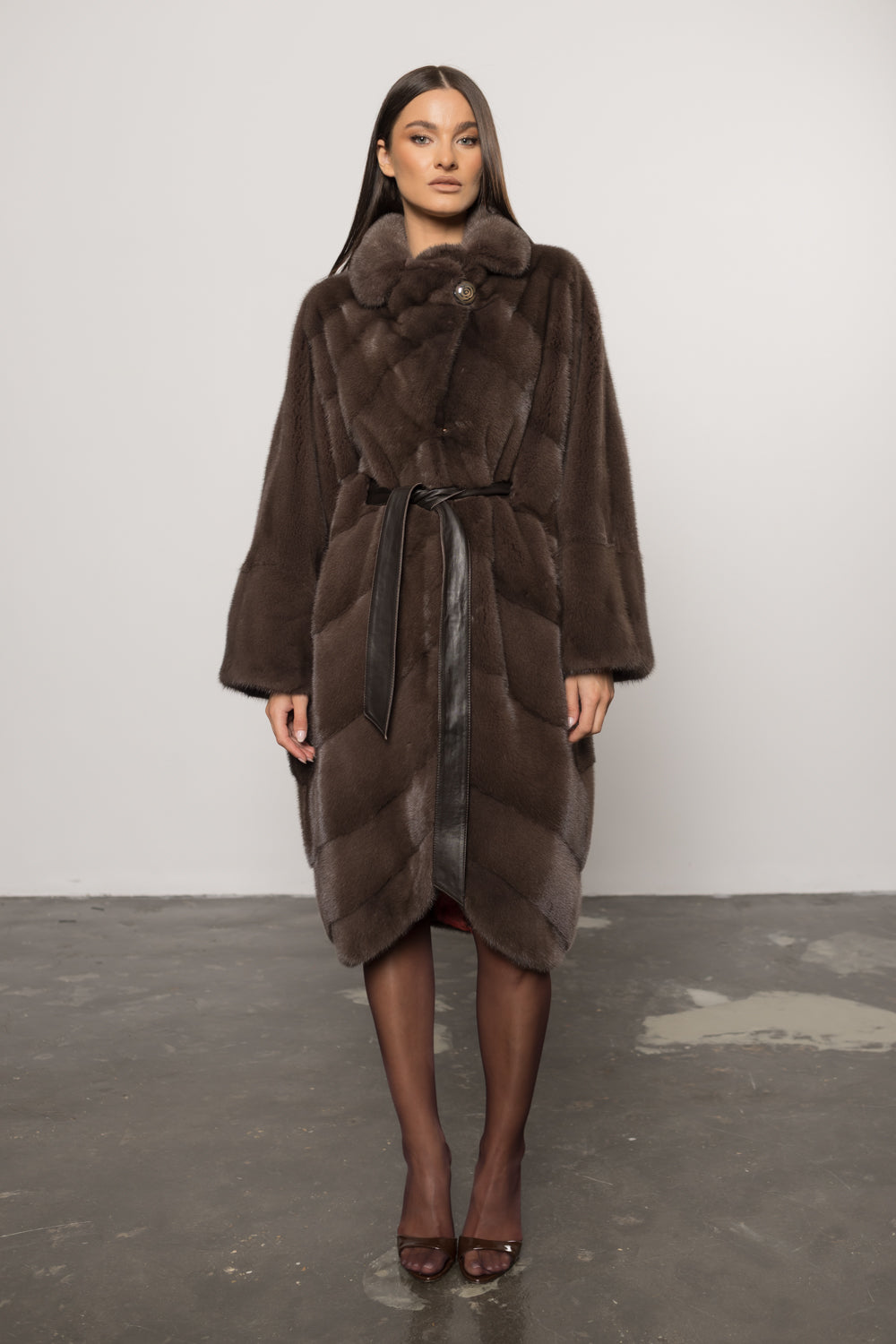 Manteau en fourrure de vison naturel NAFA, avec ceinture en cuir, chocolat 425