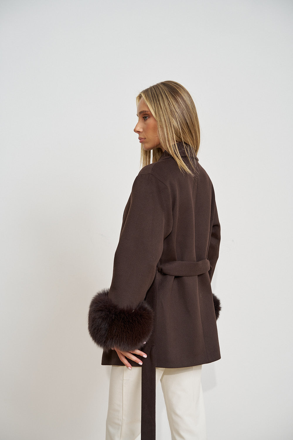 Manteau en laine, avec poignets en fourrure naturelle de renard, chocolat 670