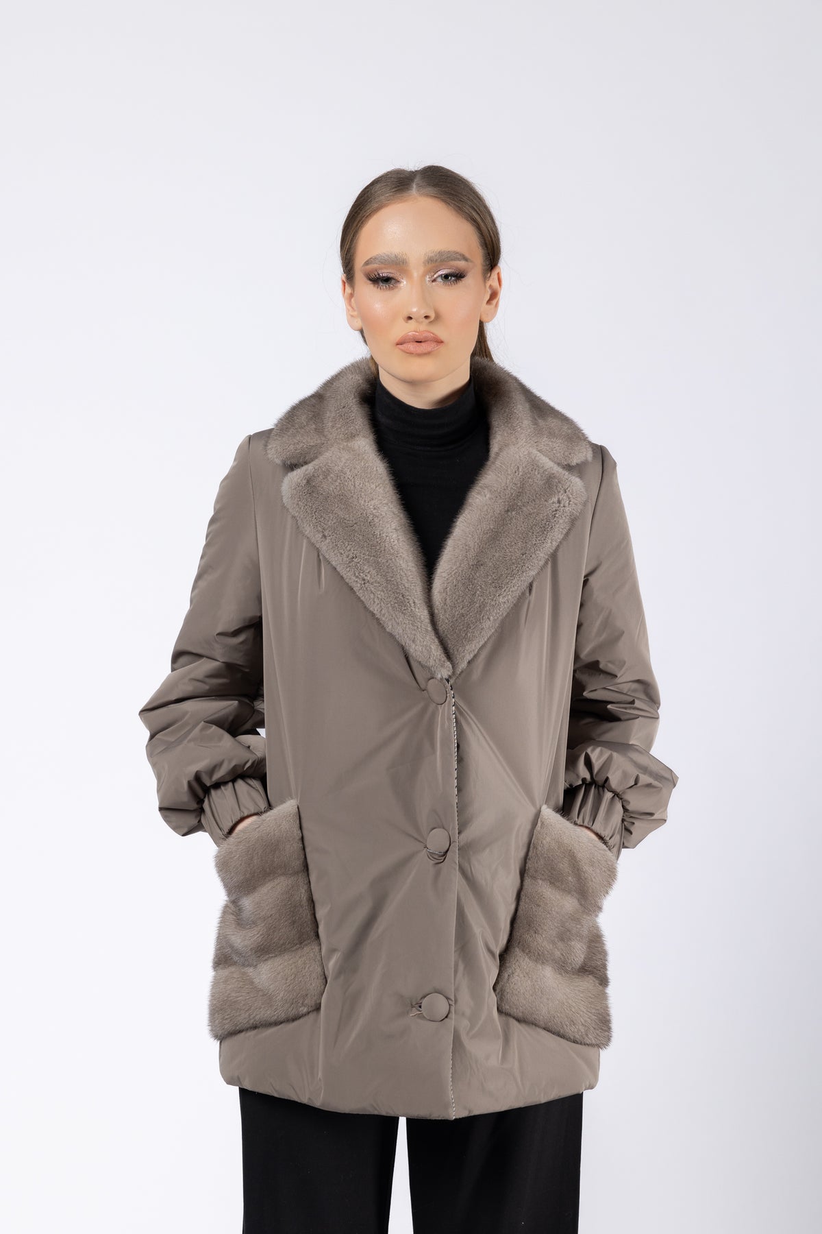 Jacke mit Nerzpelzkragen