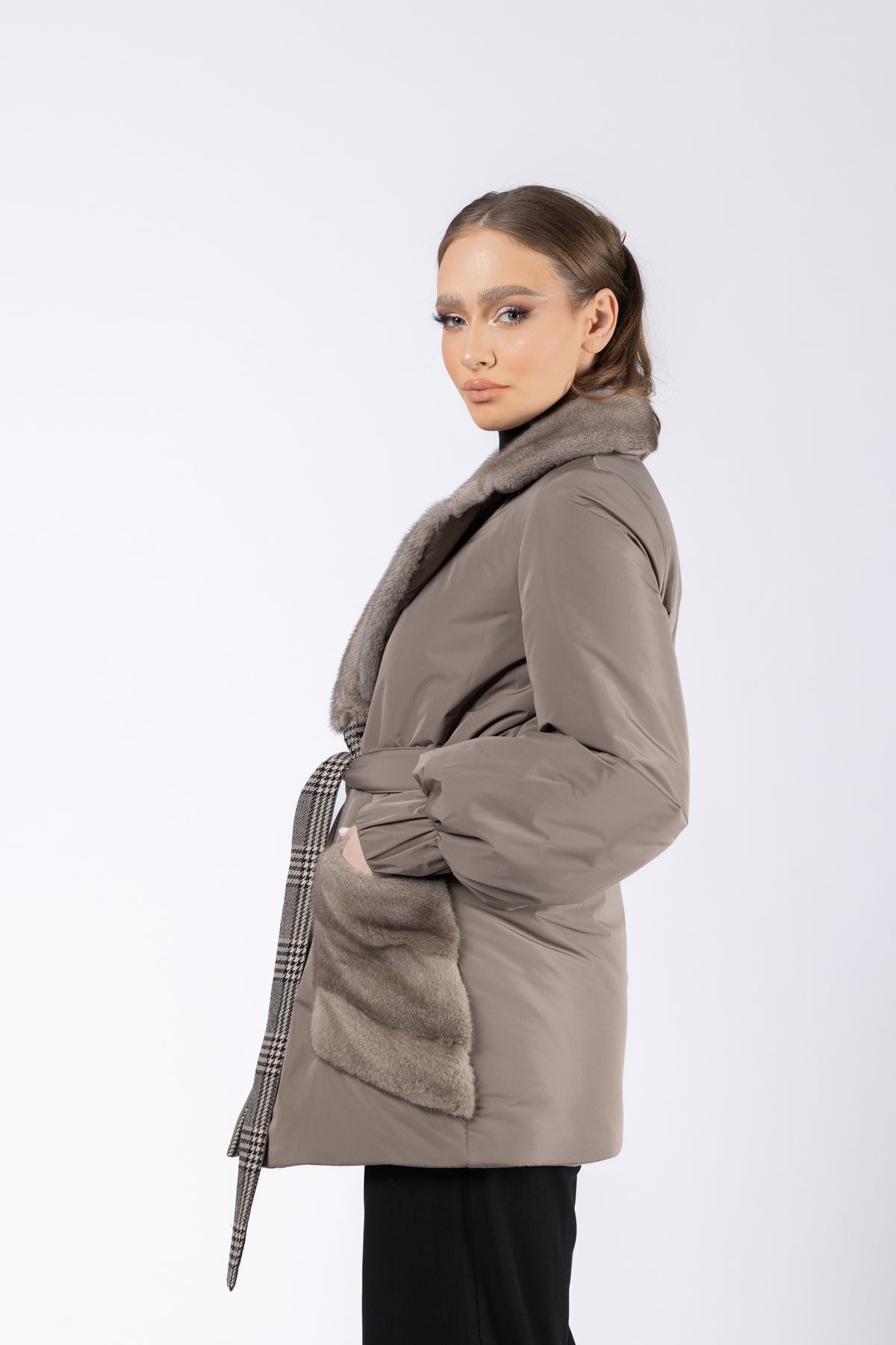 Jacke mit Nerzpelzkragen