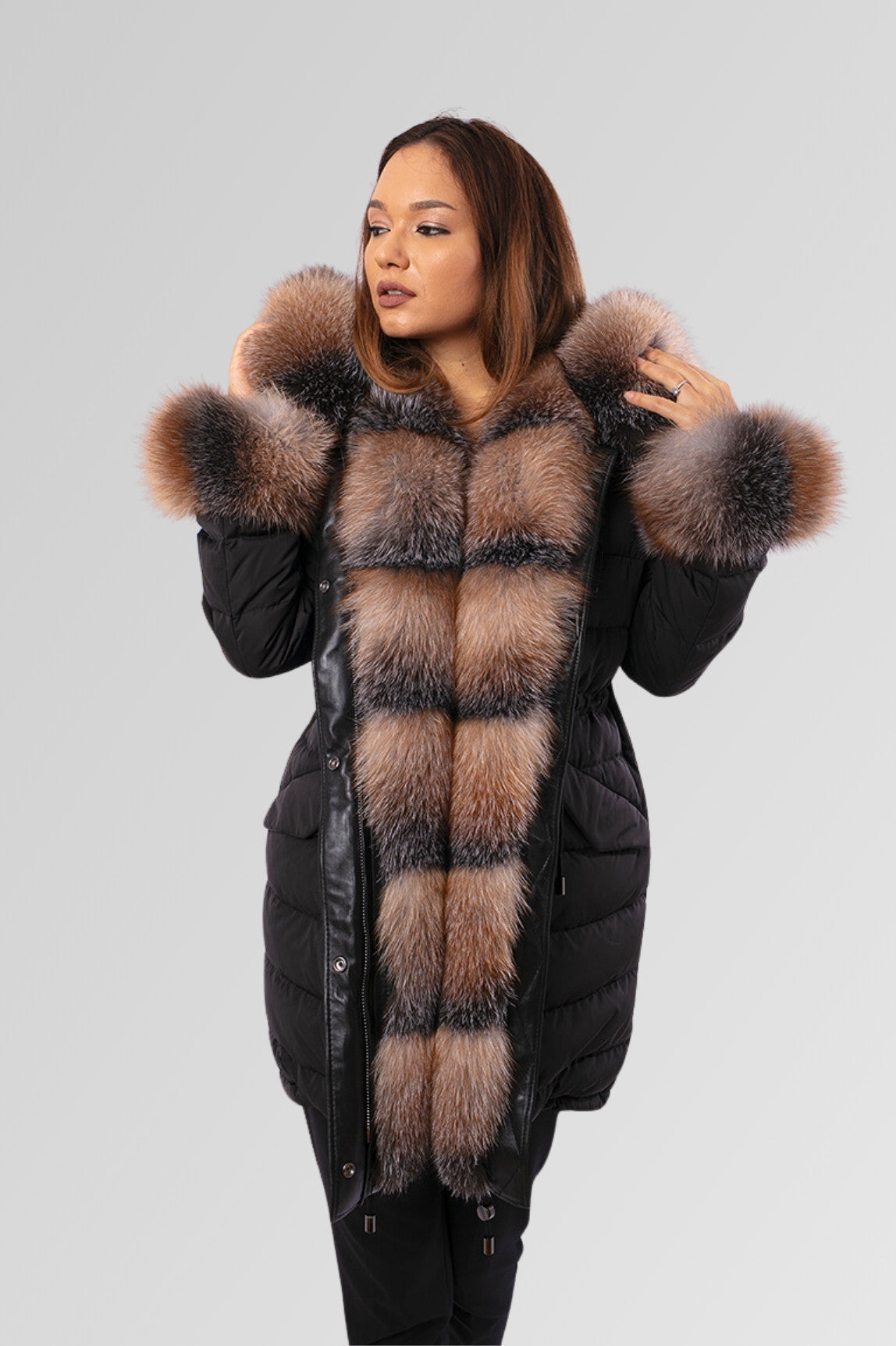 Wasserdichte Damen-Parka-Jacke aus Obsidian und Braun Frost 150 mit natürlicher Daunenfüllung aus Fuchspelz