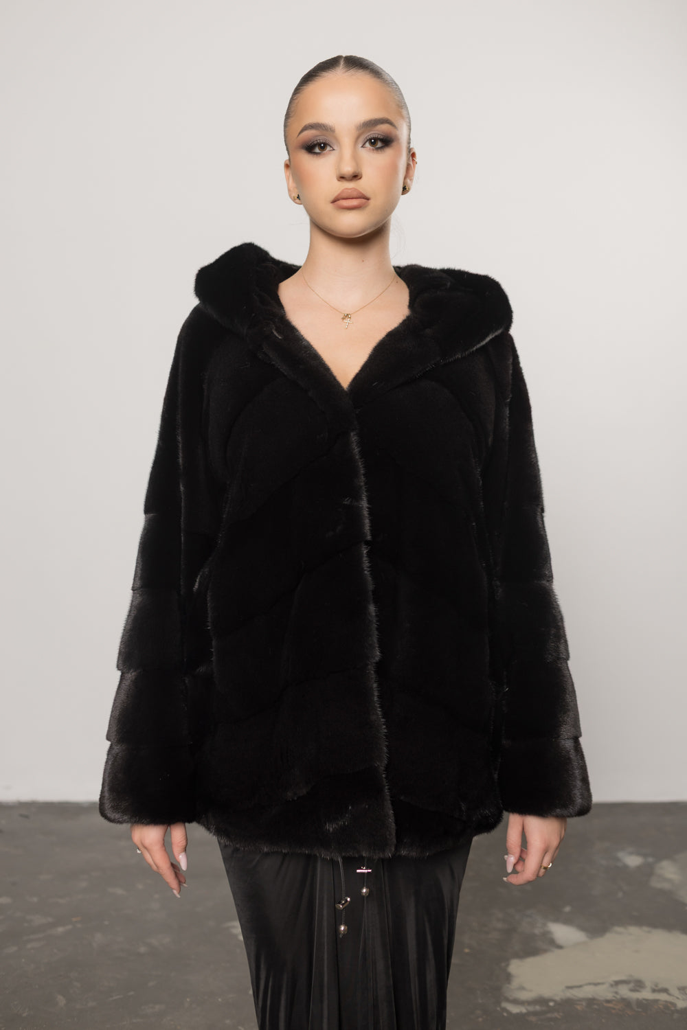 Diamond Black 416 Kapuzenmantel aus natürlichem Nerzfell für Damen