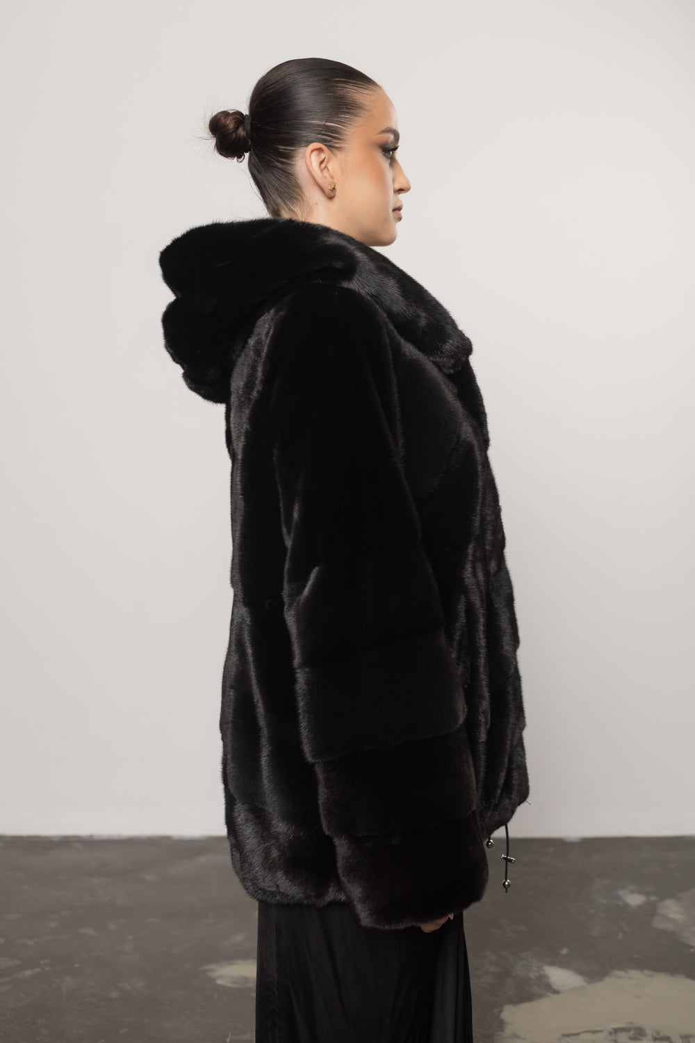 Diamond Black 416 Kapuzenmantel aus natürlichem Nerzfell für Damen