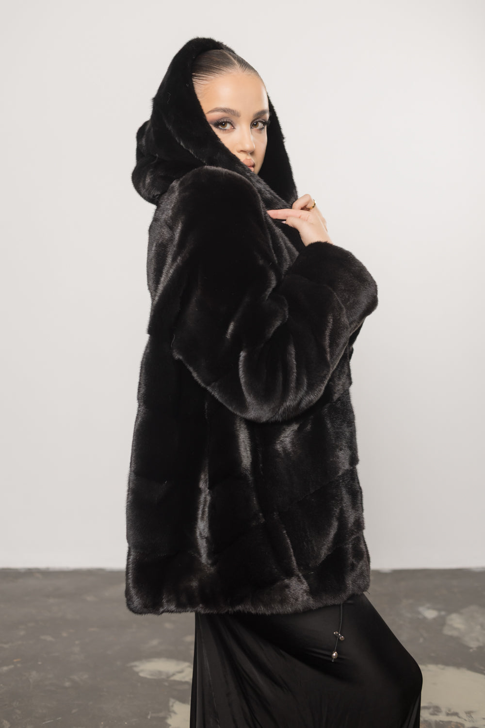 Haină din Blană Naturală de Vizon, cu Glugă, Femei, Diamond Black 416