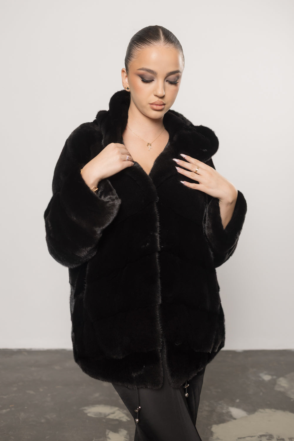 Diamond Black 416 Kapuzenmantel aus natürlichem Nerzfell für Damen