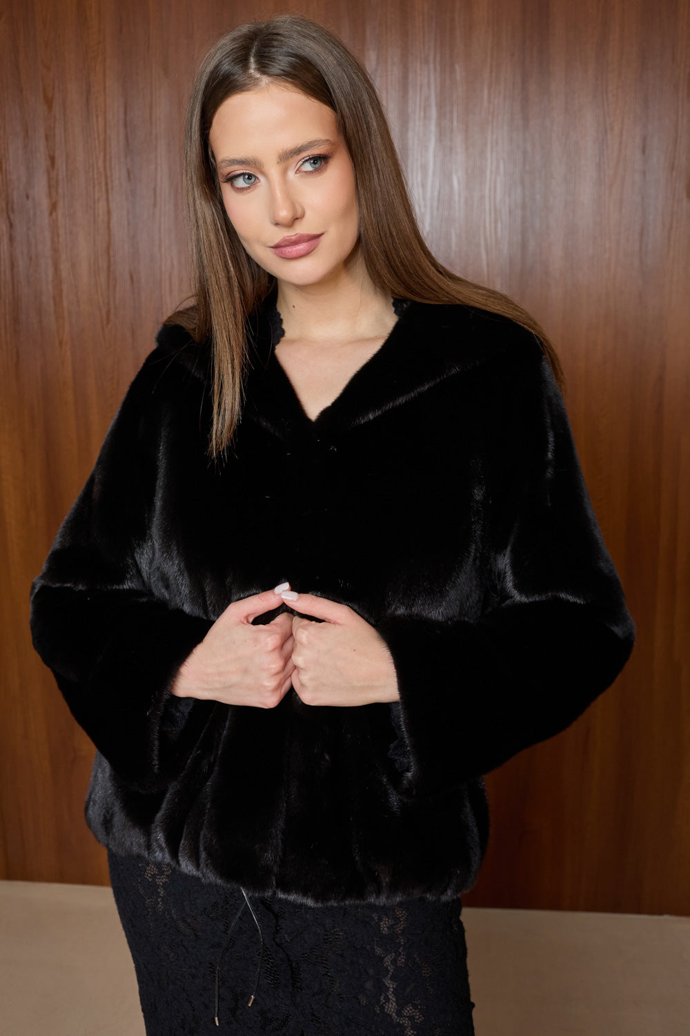 haina blana vizon neagra cu gluga, Mareus