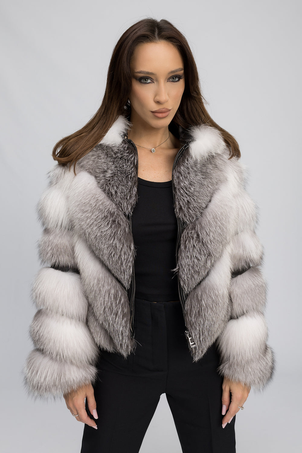 Giacca in pelliccia naturale di volpe argentata, trasformabile, modello a V, con cappuccio staccabile, donna, Arctic Silver 454