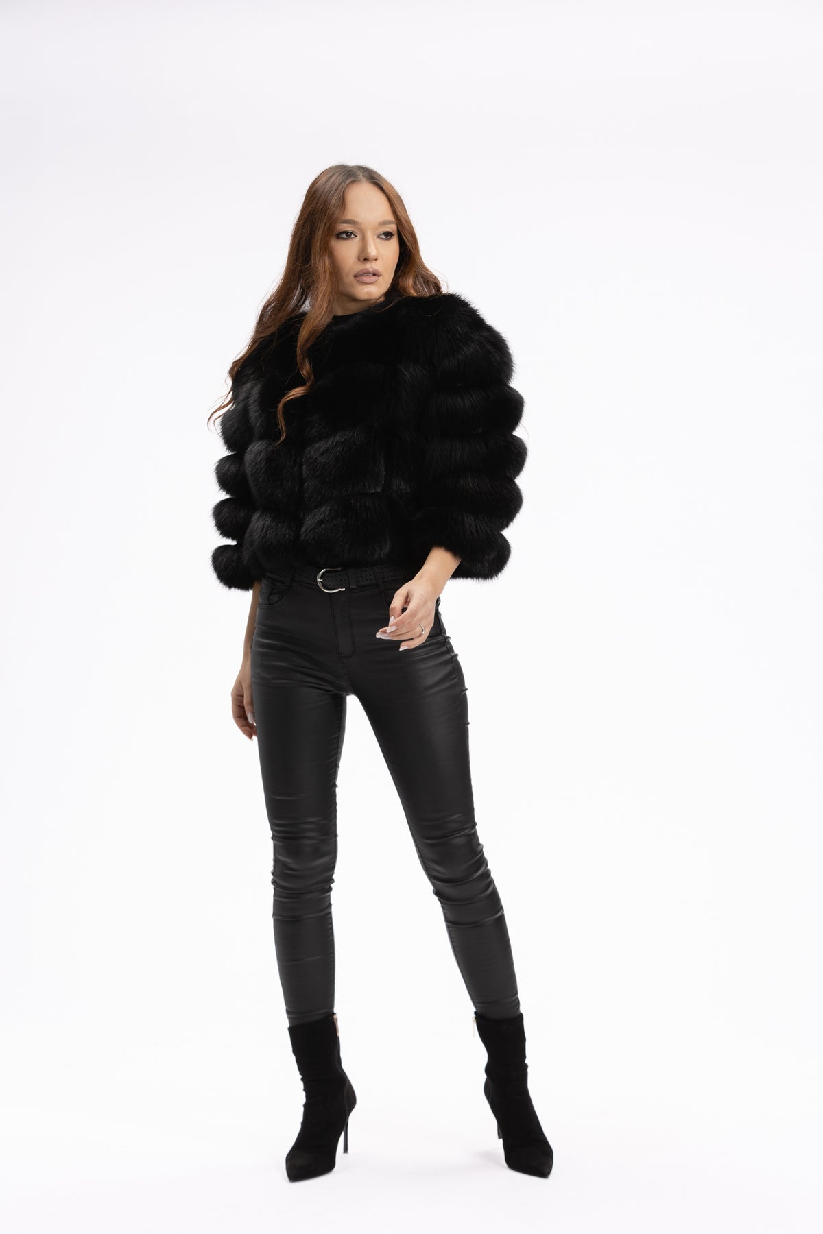 haina blana vulpe neagra