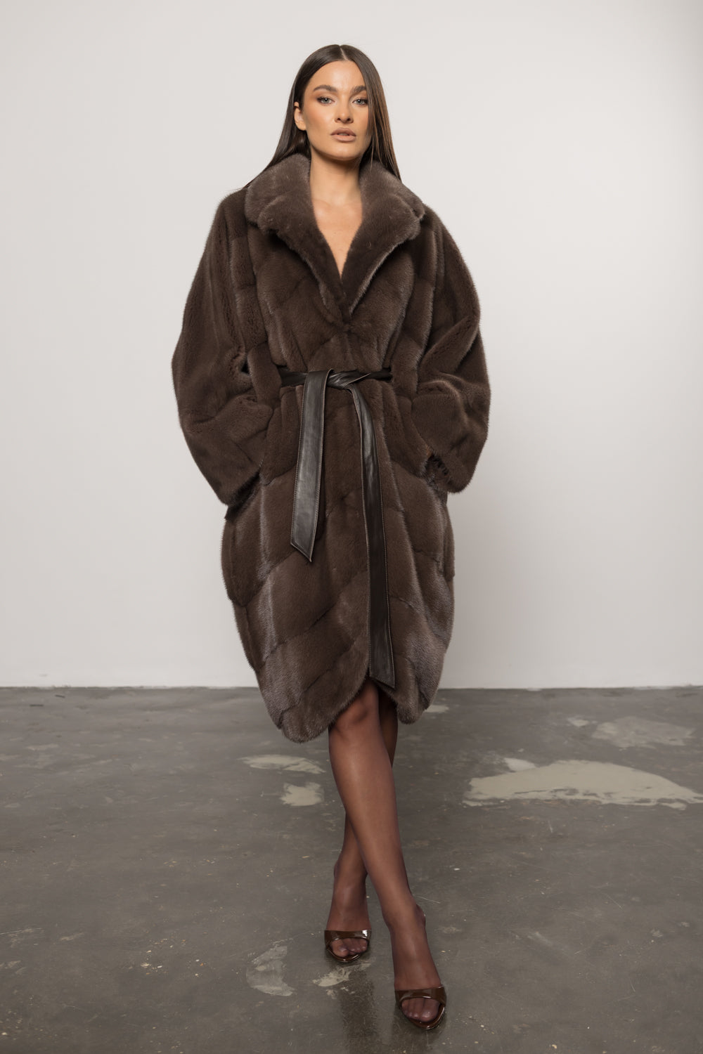 Manteau en fourrure de vison naturel NAFA, avec ceinture en cuir, chocolat 425