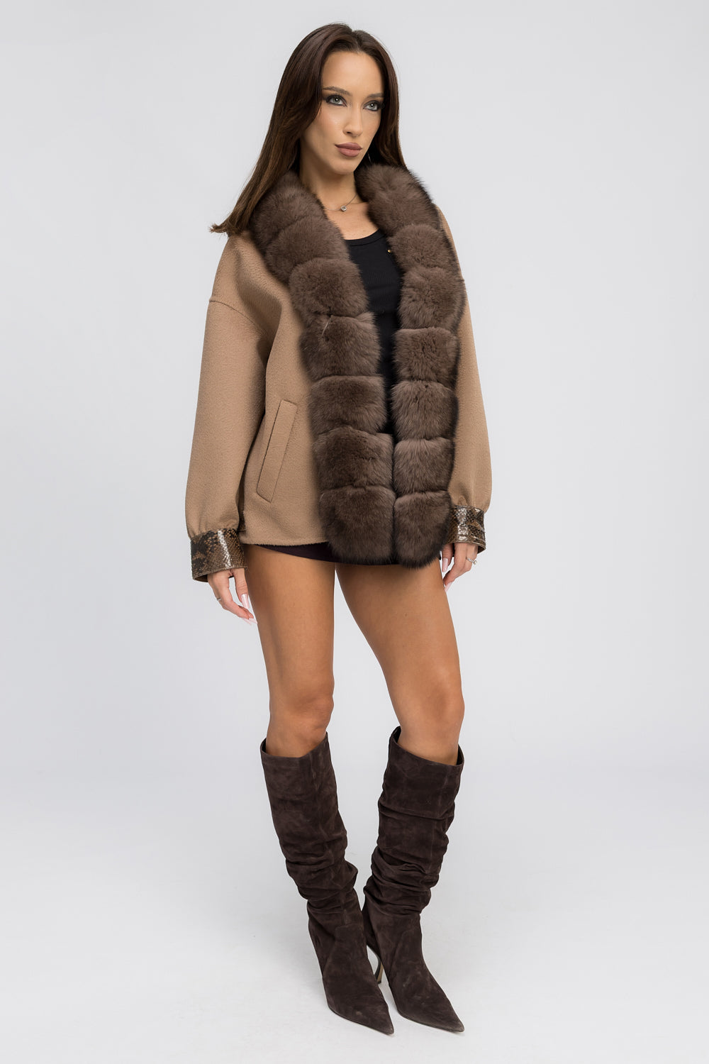 Cappotto in lana con pelliccia naturale di volpe e dettagli in pelle di pitone, donna, Mocha Luxe 450