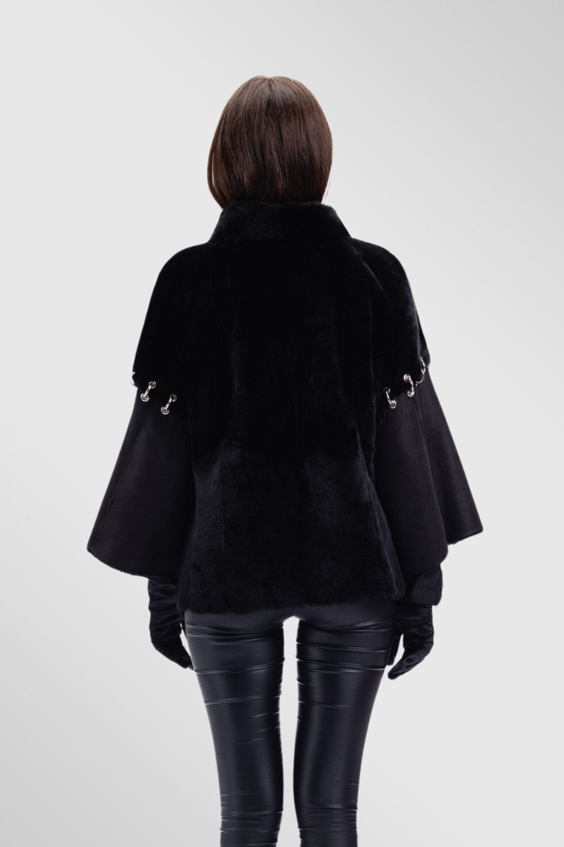 Poncho aus Shearling-Leder und Naturfell, Damen, Obsidian 299