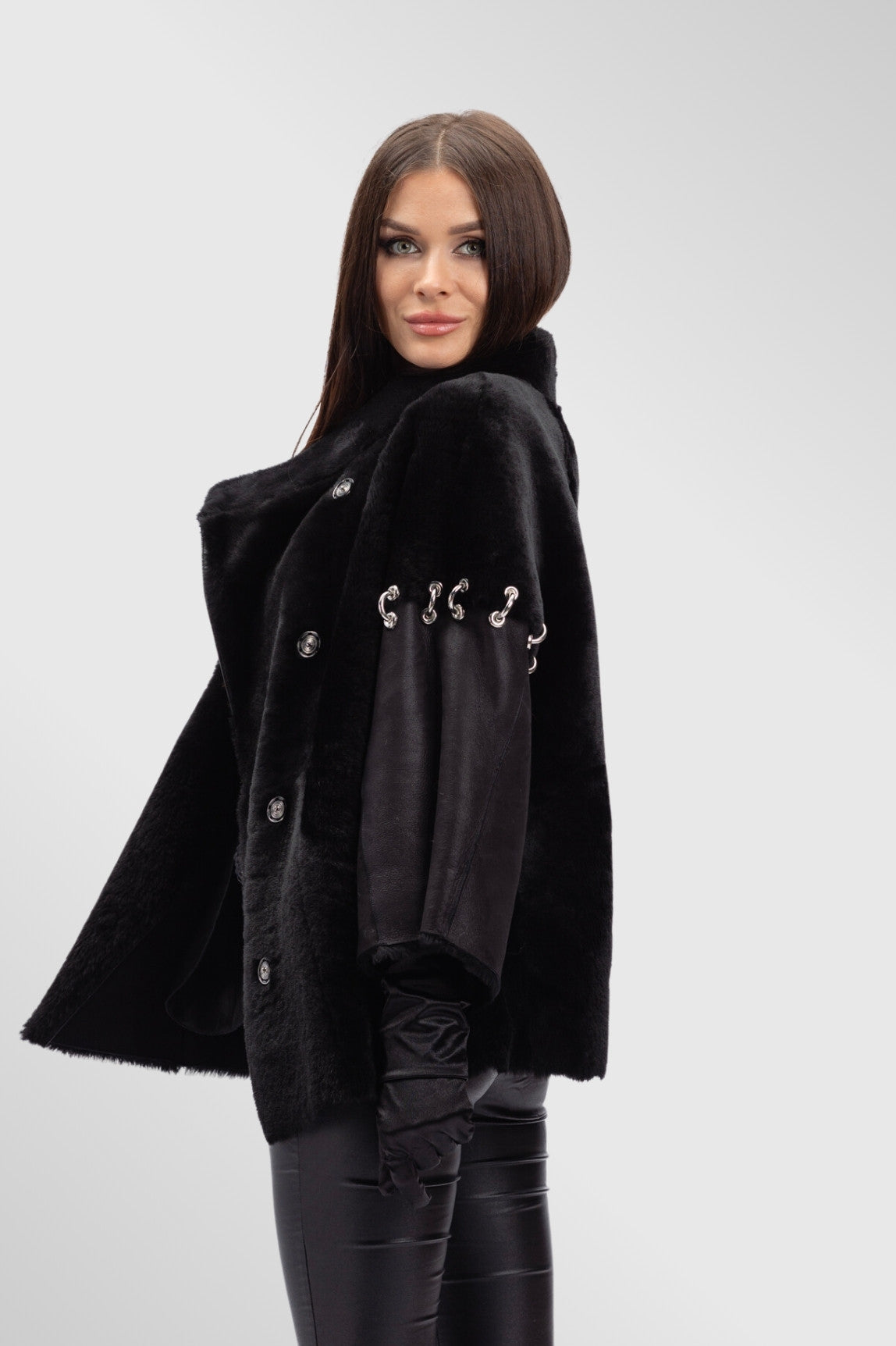 Poncho aus Shearling-Leder und Naturfell, Damen, Obsidian 299