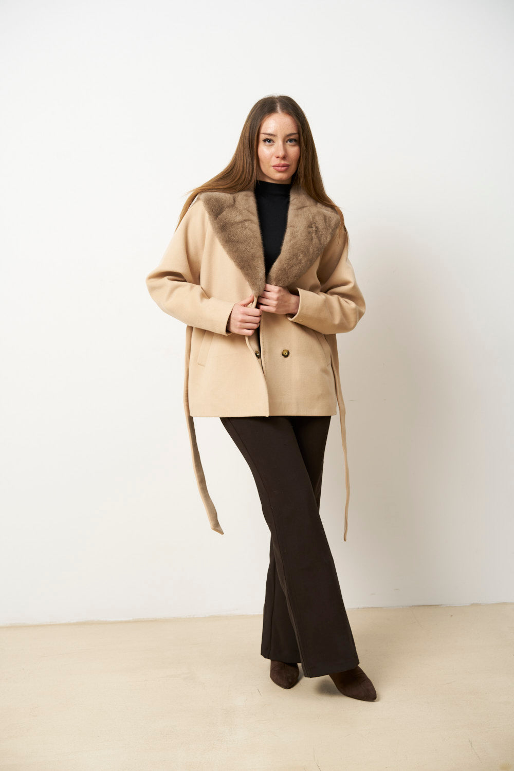 Cappotto in cashmere con collo staccabile in pelliccia di visone, pastello 632