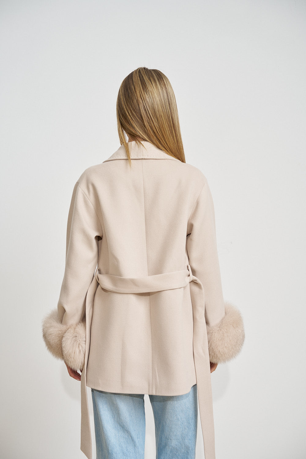 Palton din Lână, cu Manșete din Blană Naturală de Vulpe, Pearl 669